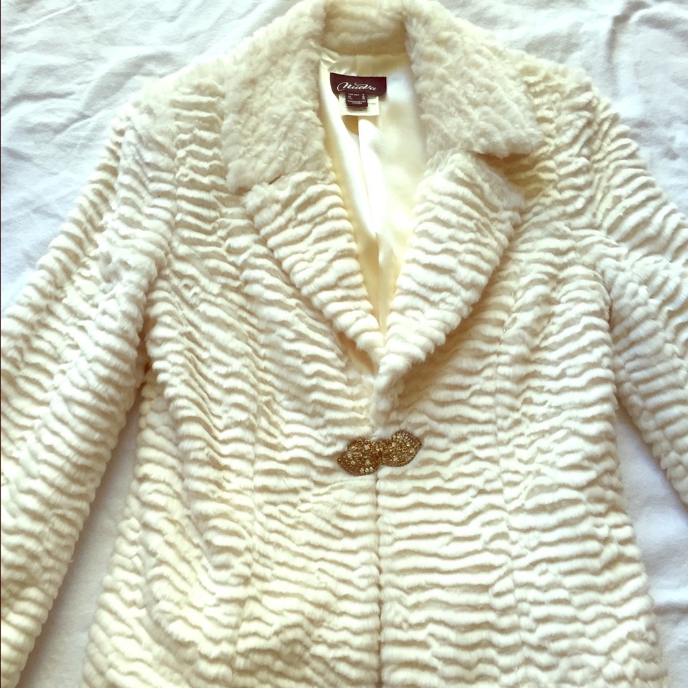 🌟 Beautiful faux fur coat🌟